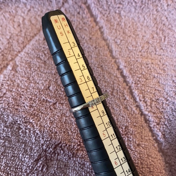 Half row rounded wedding band/ring - Picture 6 of 8